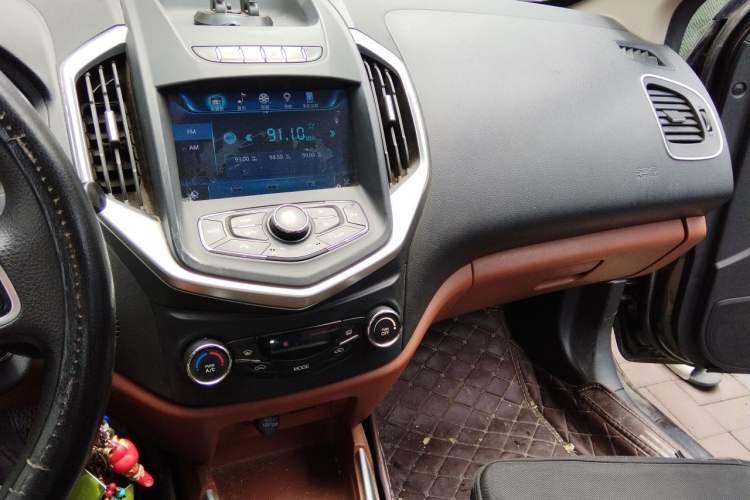 Used Geely Auto Diamond 2016 1.5L Manual Elite Edition Audio And AC Panel