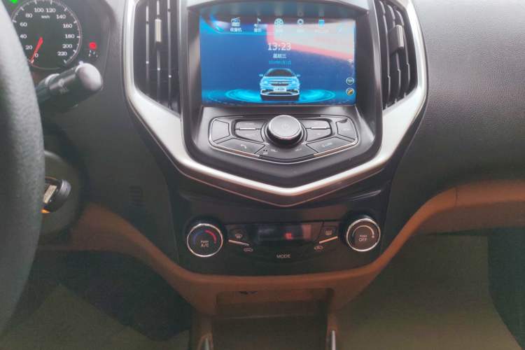 Used Geely Auto Diamond 2016 1.5L Manual Elite Edition Audio And AC Panel