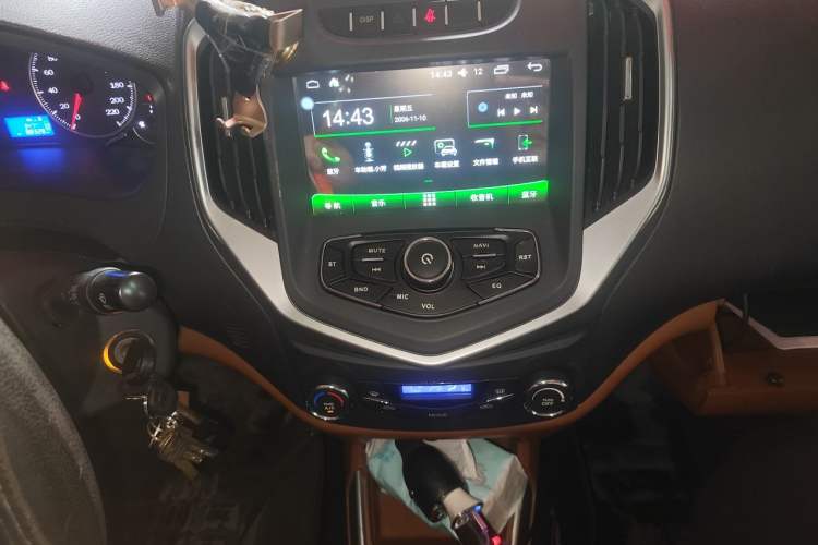 Used Geely Auto Diamond 2016 1.5L Manual Elite Edition Audio And AC Panel