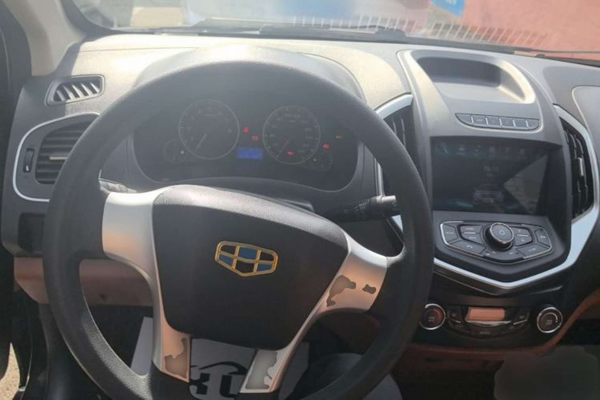 Used Geely Auto Diamond 2016 1.5L Manual Entry-Level Trim Center Console