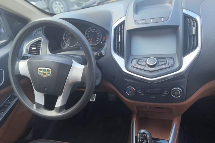 Used Geely Auto Diamond 2016 1.5L Manual Entry-Level Trim Center Console
