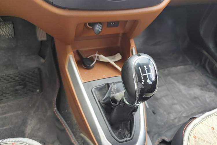 Used Geely Auto Diamond 2016 1.5L Manual Entry-Level Trim Gear Lever