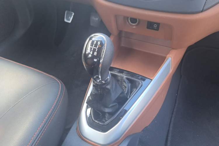 Used Geely Auto Diamond 2016 1.5L Manual Entry-Level Trim Gear Lever