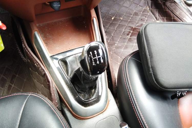 Used Geely Auto Diamond 2016 1.5L Manual Elite Edition Gear Lever
