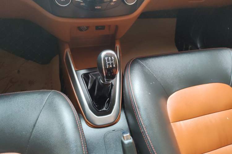 Used Geely Auto Diamond 2016 1.5L Manual Elite Edition Gear Lever