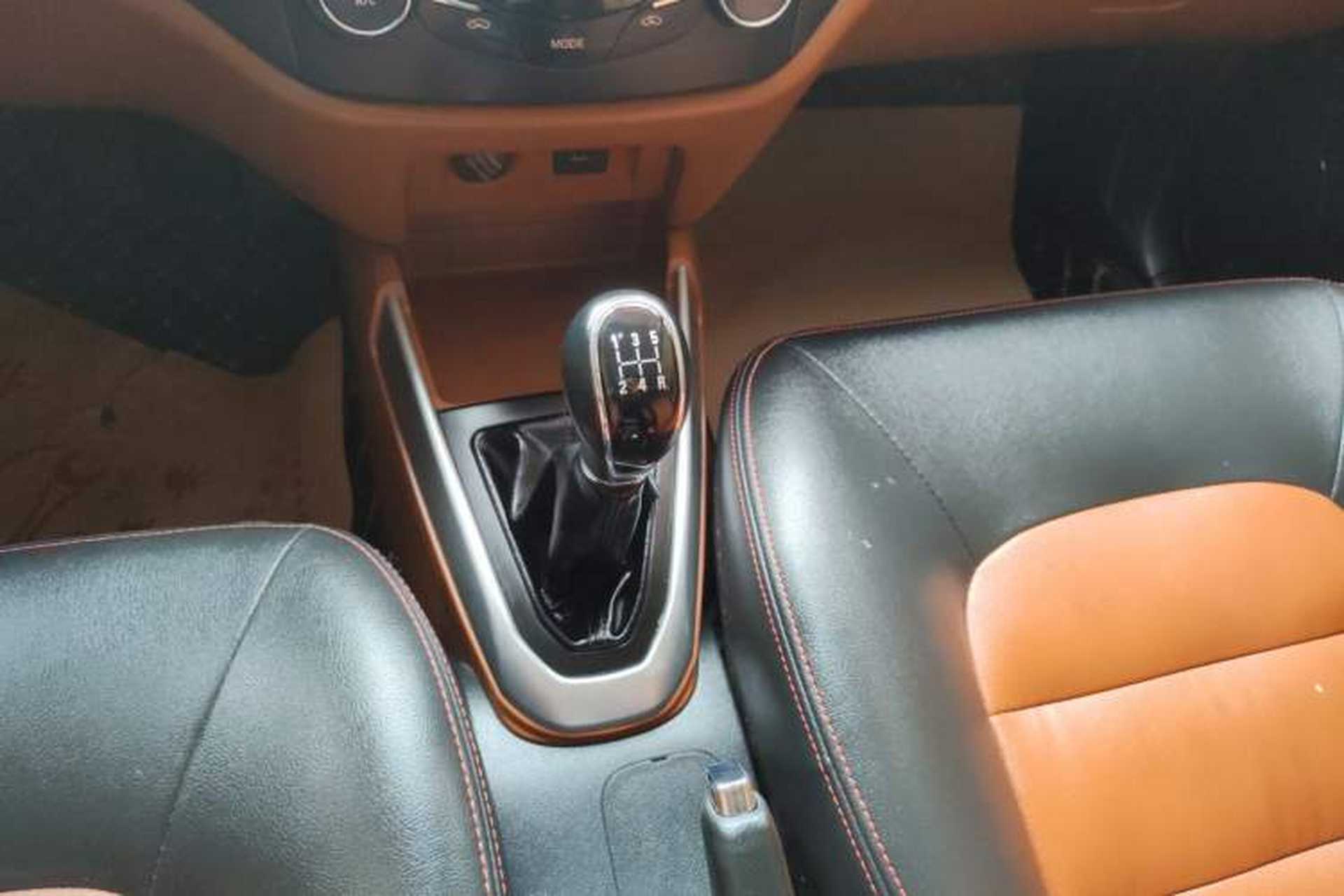 Used Geely Auto Diamond 2016 1.5L Manual Elite Edition Gear Lever