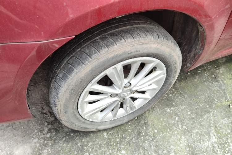 Used Geely Auto Diamond 2016 1.5L Manual Elite Edition Left Front Wheel Hub