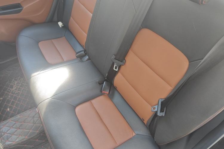 Used Geely Auto Diamond 2016 1.5L Manual Entry-Level Model China IV Standard Left Rear Seat