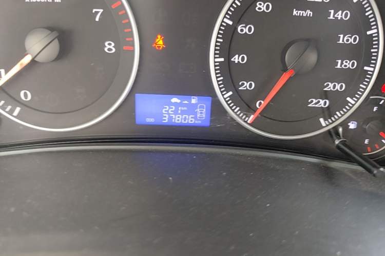 Used Geely Auto Diamond 2016 1.5L Manual Entry-Level Trim Odometer Close Up