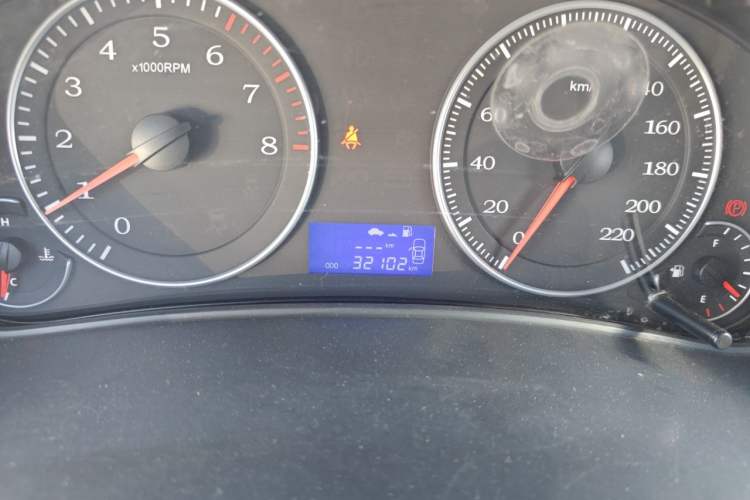 Used Geely Auto Diamond 2016 1.5L Manual Entry-Level Model China IV Standard Odometer Close Up