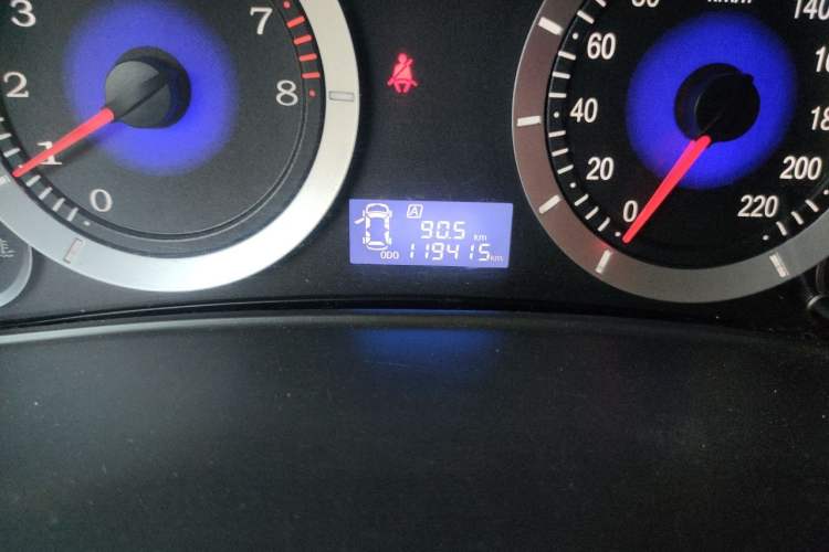 Used Geely Auto Diamond 2016 1.5L Manual Entry-Level Model China IV Standard Odometer Close Up
