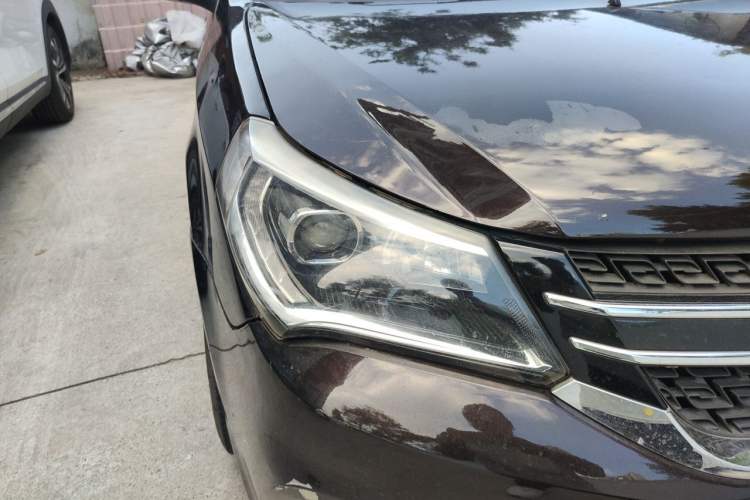 Used Geely Auto Diamond 2016 1.5L Manual Entry-Level Model China IV Standard Right Front Headlight