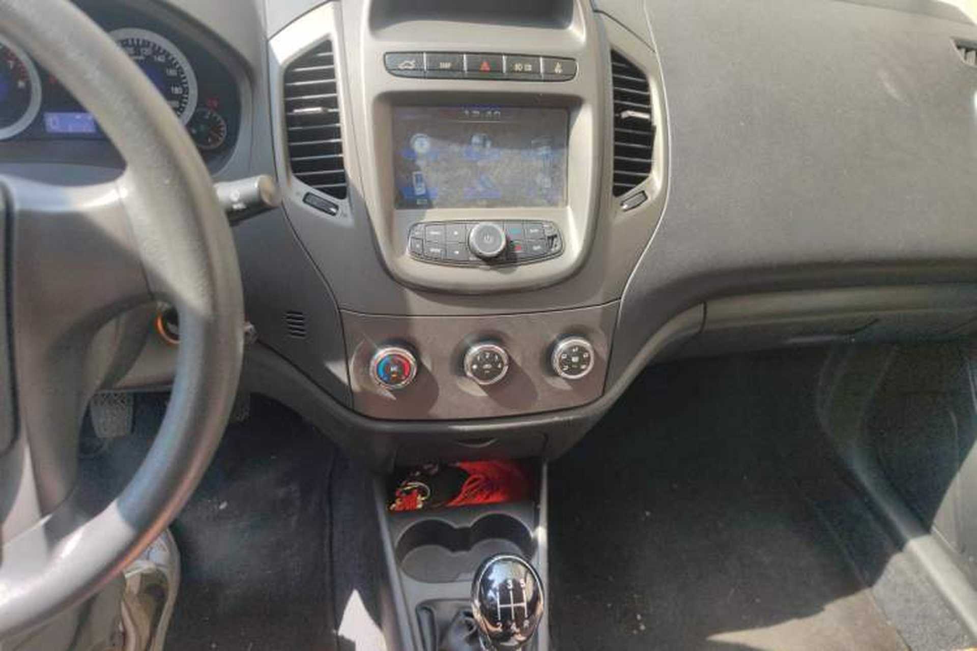 Used Geely Auto Diamond 2016 1.5L Manual Entry-Level Trim Audio And AC Panel