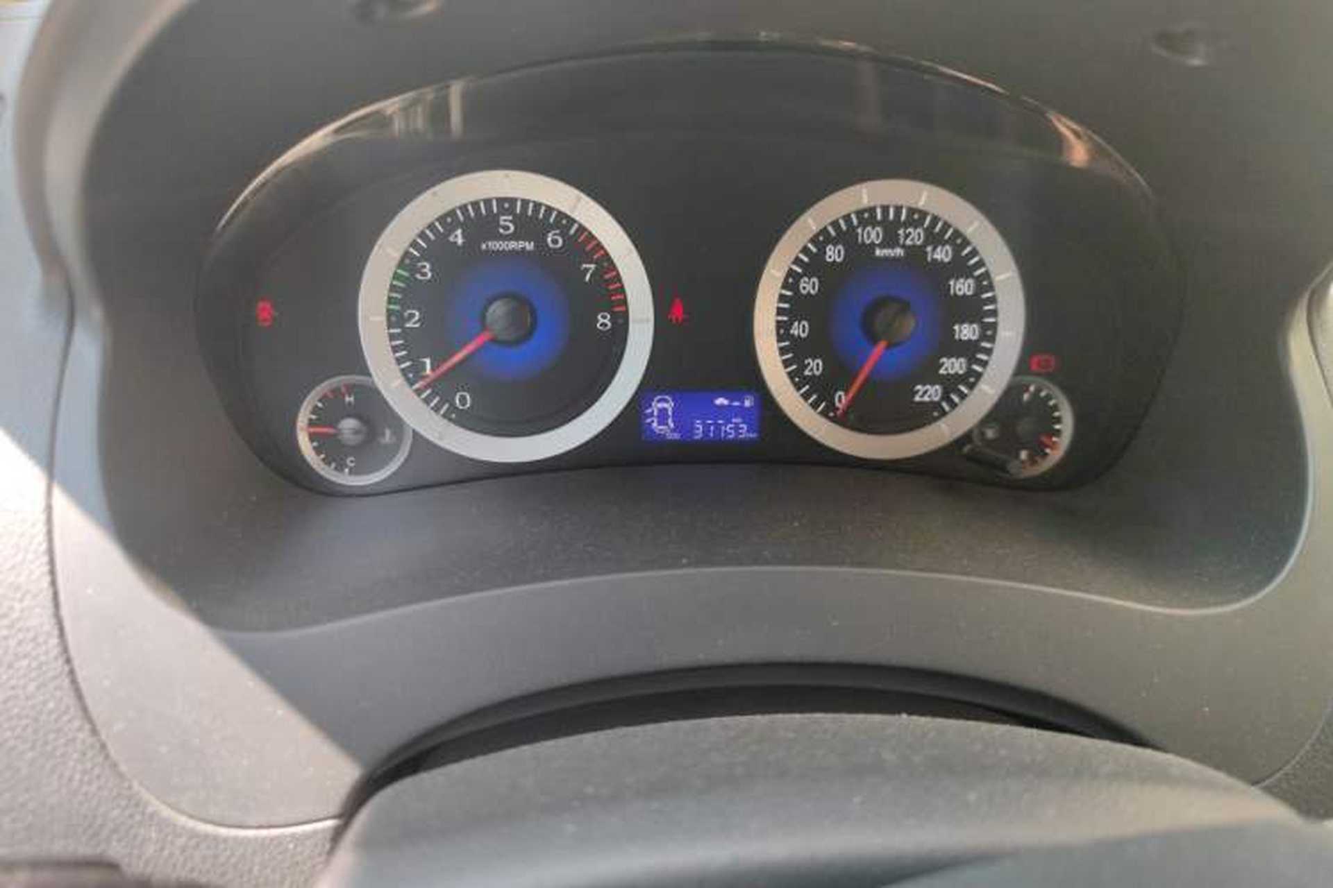 Used Geely Auto Diamond 2016 1.5L Manual Entry-Level Trim Odometer Close Up