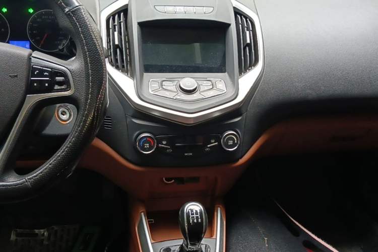 Used Geely Auto Diamond 2016 1.5L Manual Elite Edition Audio And AC Panel