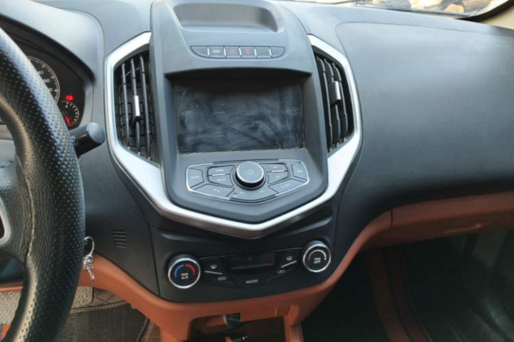Used Geely Auto Diamond 2016 1.5L Manual Elite Edition Audio And AC Panel