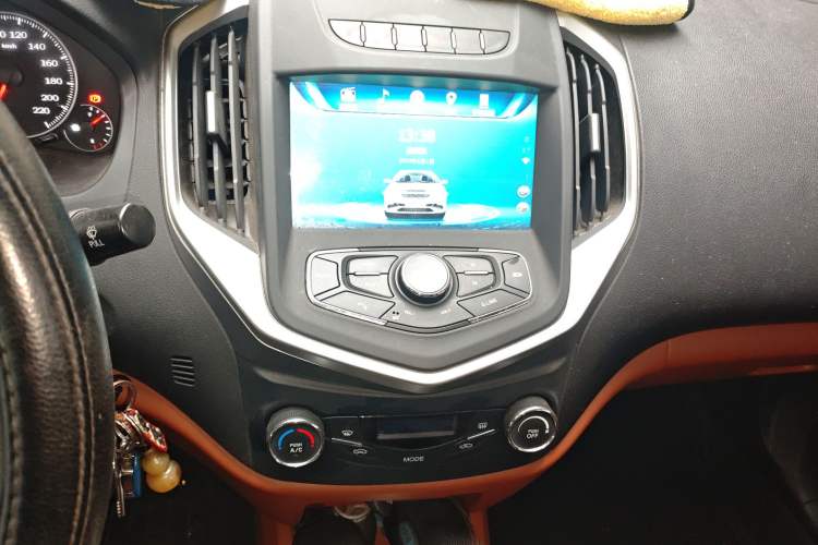 Used Geely Auto Diamond 2016 1.5L Manual Elite Edition Audio And AC Panel