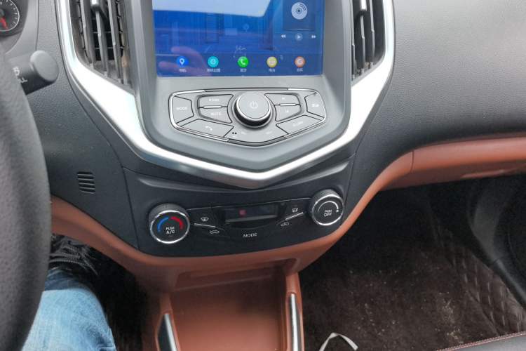 Used Geely Auto Diamond 2016 1.5L Manual Elite Edition Audio And AC Panel