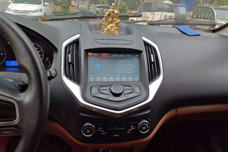 Used Geely Auto Diamond 2016 1.5L Manual Elite Edition Audio And AC Panel