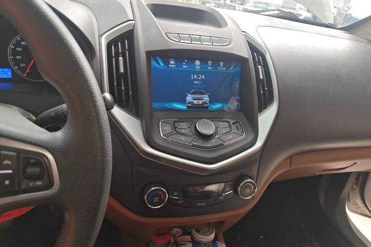 Used Geely Auto Diamond 2016 1.5L Manual Elite Edition Audio And AC Panel