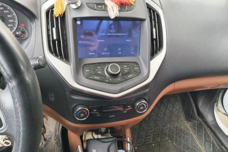 Used Geely Auto Diamond 2016 1.5L Manual Elite Edition Audio And AC Panel