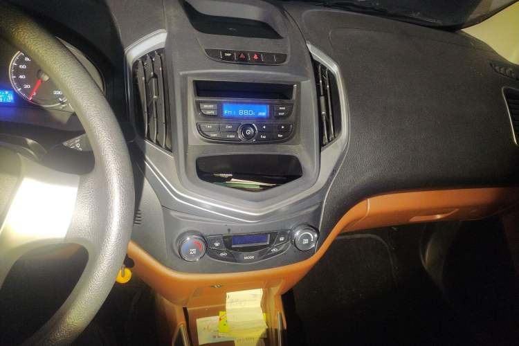 Used Geely Auto Diamond 2016 1.5L Manual Entry-Level Trim Audio And AC Panel