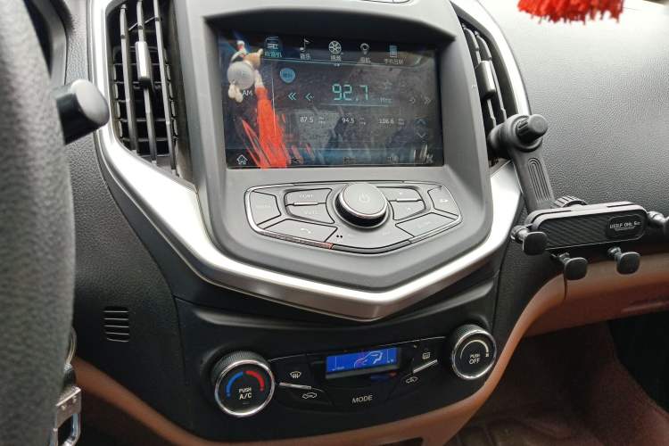 Used Geely Auto Diamond 2016 1.5L Manual Elite Edition Audio And AC Panel