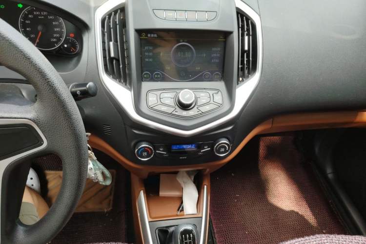 Used Geely Auto Diamond 2016 1.5L Manual Elite Edition Audio And AC Panel