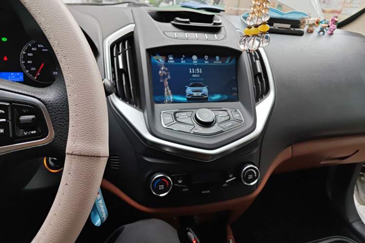 Used Geely Auto Diamond 2016 1.5L Manual Elite Edition Audio And AC Panel