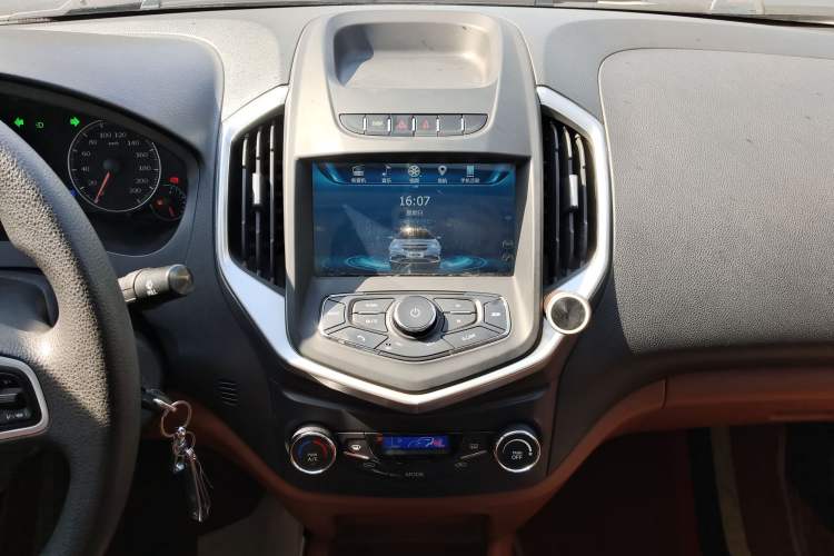 Used Geely Auto Diamond 2016 1.5L Manual Elite Edition Audio And AC Panel