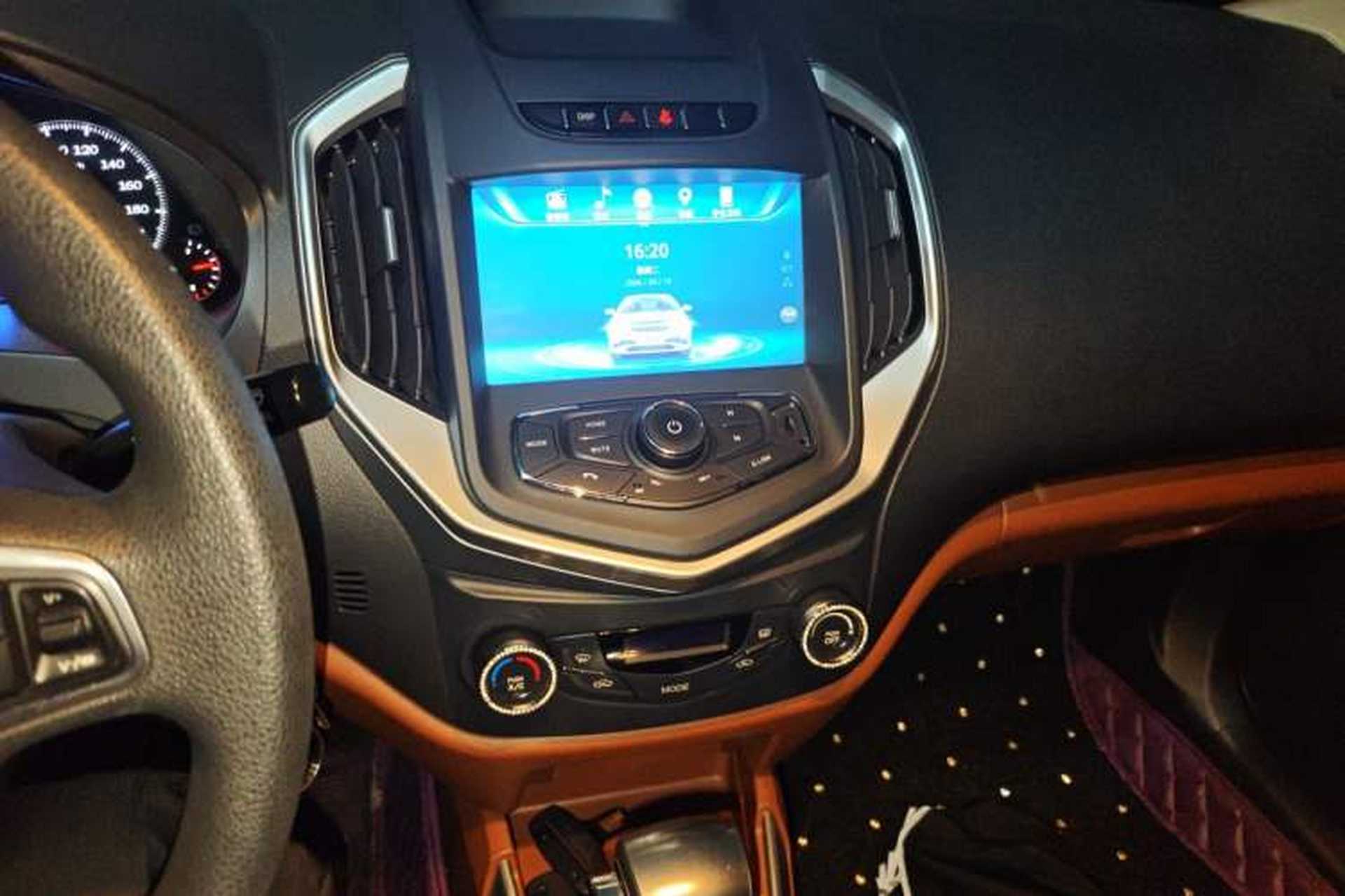 Used Geely Auto Diamond 2016 1.5L Automatic Luxury Version Audio And AC Panel