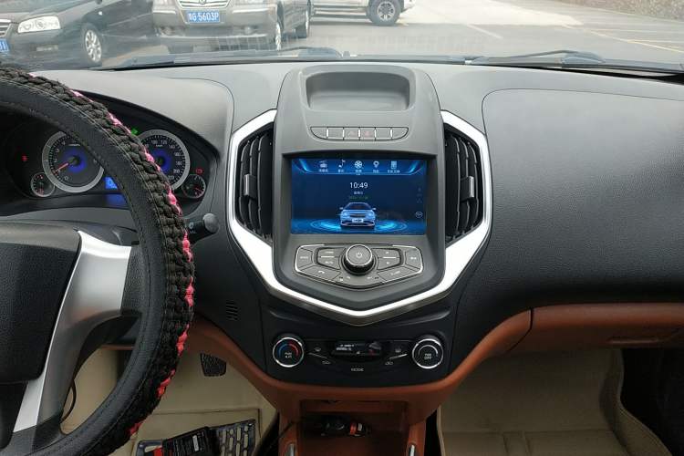 Used Geely Auto Diamond 2016 1.5L Manual Entry-Level Model China IV Standard Audio And AC Panel