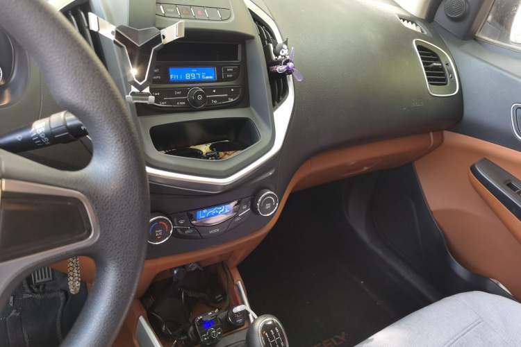Used Geely Auto Diamond 2016 1.5L Manual Entry-Level Trim Audio And AC Panel