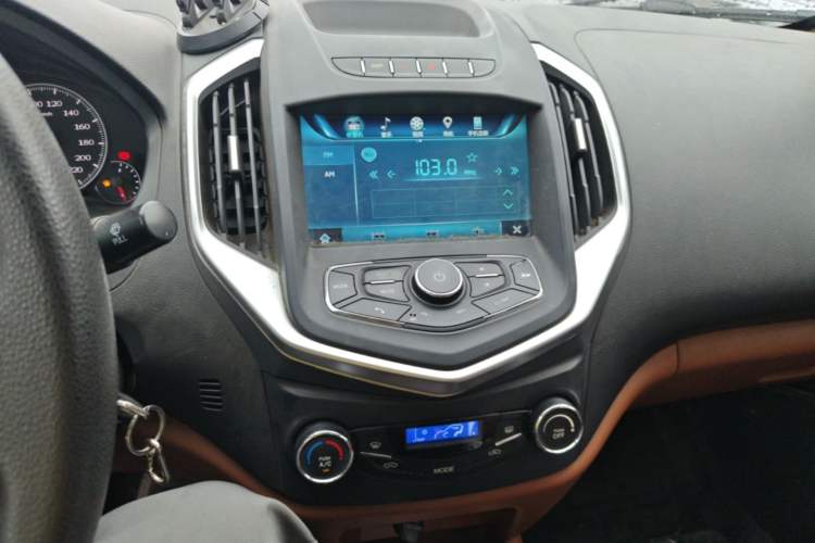 Used Geely Auto Diamond 2016 1.5L Manual Elite Edition Audio And AC Panel