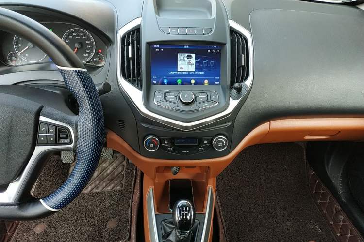 Used Geely Auto Diamond 2016 1.5L Manual Elite Edition Audio And AC Panel