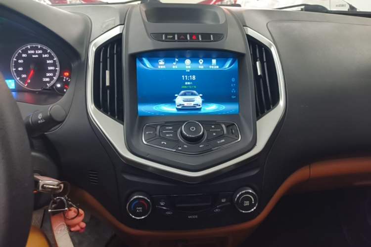 Used Geely Auto Diamond 2016 1.5L Manual Elite Edition Audio And AC Panel