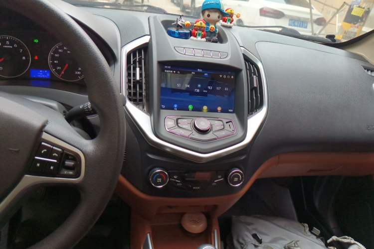 Used Geely Auto Diamond 2016 1.5L Manual Elite Version China IV Standard Audio And AC Panel