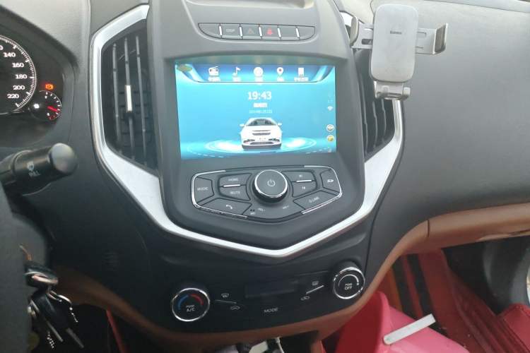 Used Geely Auto Diamond 2016 1.5L Manual Elite Edition Audio And AC Panel