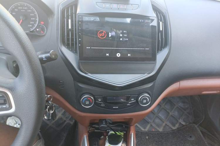 Used Geely Auto Diamond 2016 1.5L Manual Elite Edition Audio And AC Panel