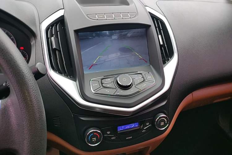 Used Geely Auto Diamond 2016 1.5L Manual Entry-Level Trim Audio And AC Panel