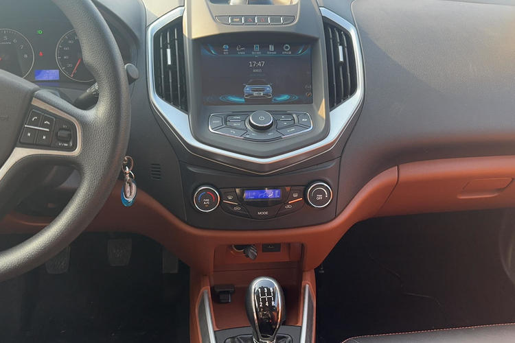 Used Geely Auto Diamond 2016 1.5L Manual Elite Edition Audio And AC Panel