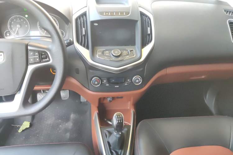 Used Geely Auto Diamond 2016 1.5L Manual Elite Edition Audio And AC Panel