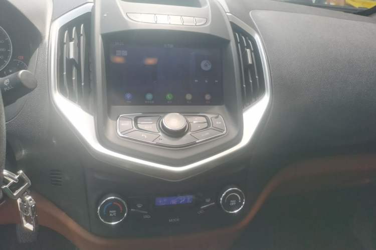 Used Geely Auto Diamond 2016 1.5L Manual Elite Edition Audio And AC Panel