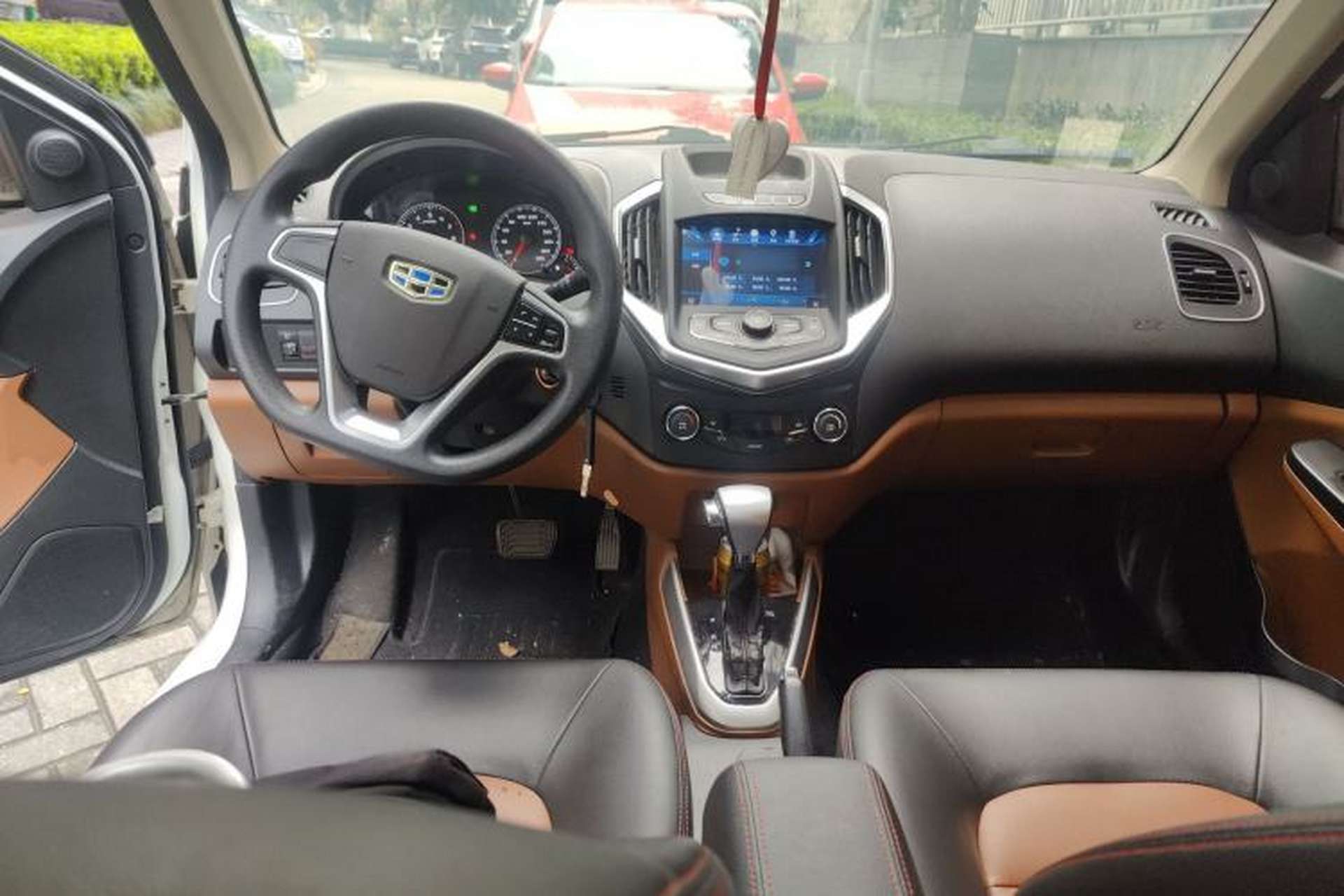 Used Geely Auto Diamond 2016 1.5L Automatic Luxury Version Center Console