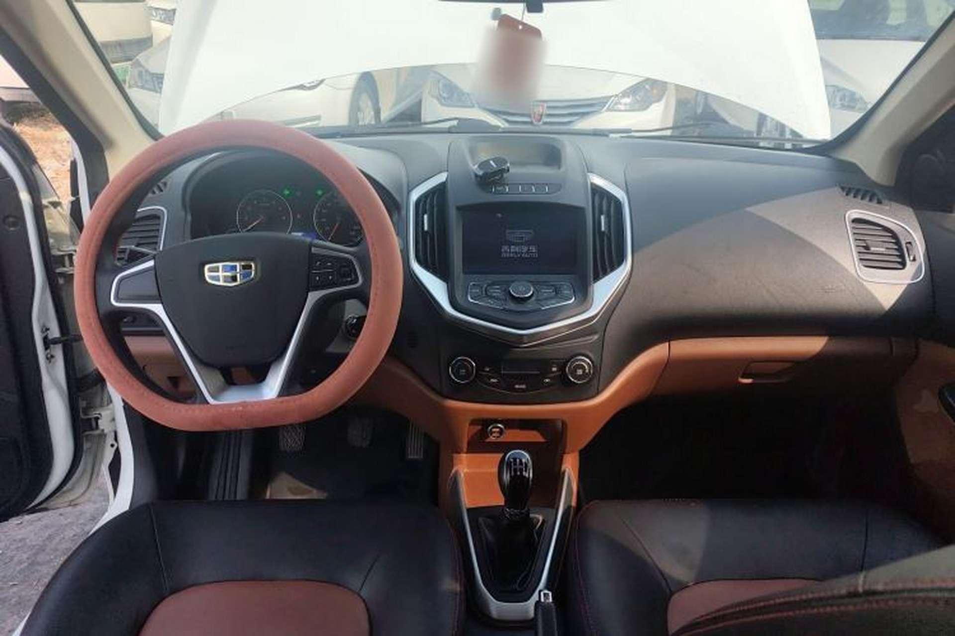 Used Geely Auto Diamond 2016 1.5L Manual Elite Edition Center Console