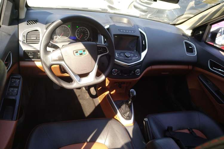Used Geely Auto Diamond 2016 1.5L Manual Elite Edition Center Console