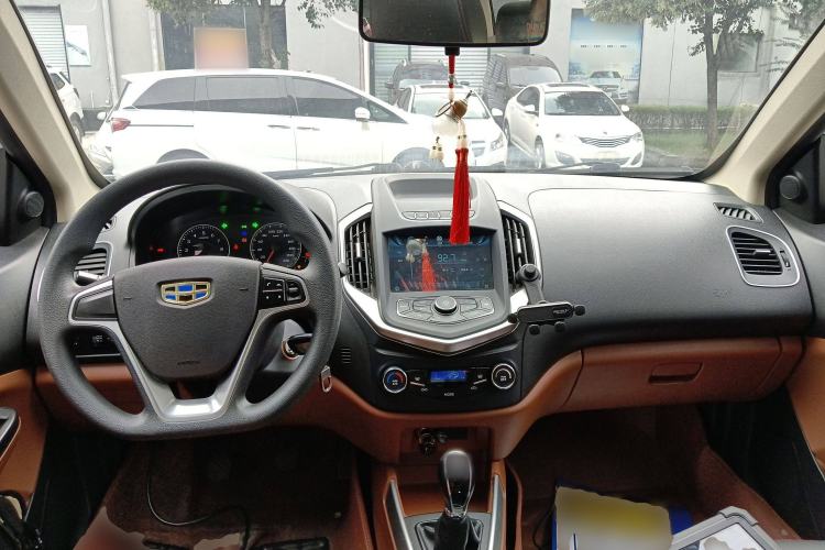 Used Geely Auto Diamond 2016 1.5L Manual Elite Edition Center Console
