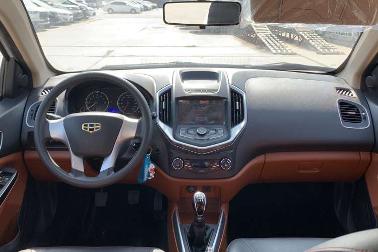 Used Geely Auto Diamond 2016 1.5L Manual Entry-Level Trim Center Console