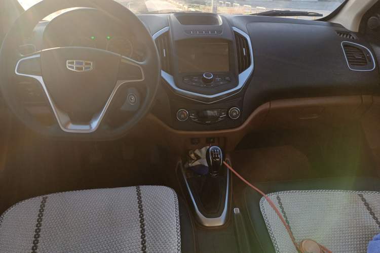 Used Geely Auto Diamond 2016 1.5L Manual Elite Edition Center Console