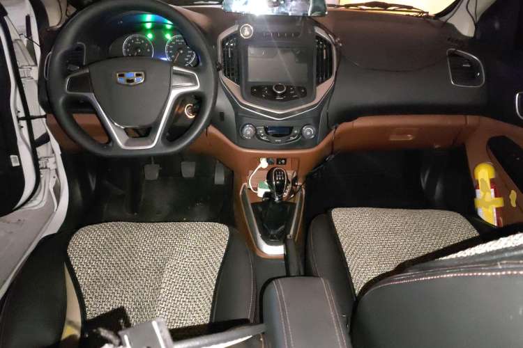 Used Geely Auto Diamond 2016 1.5L Manual Elite Edition Center Console